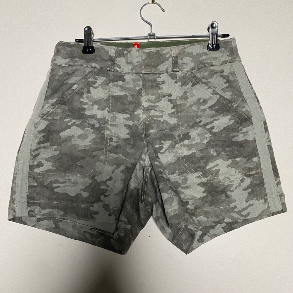 Spanx Camo Stretch Shorts XS Green Womens Gorpcore Utility Pull On 4 Inseam